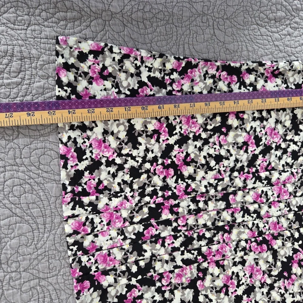 Women's Liz Claiborne L Top‎ Liquid Knit Floral Stretch Pleated Career Casual - Picture 8 of 8